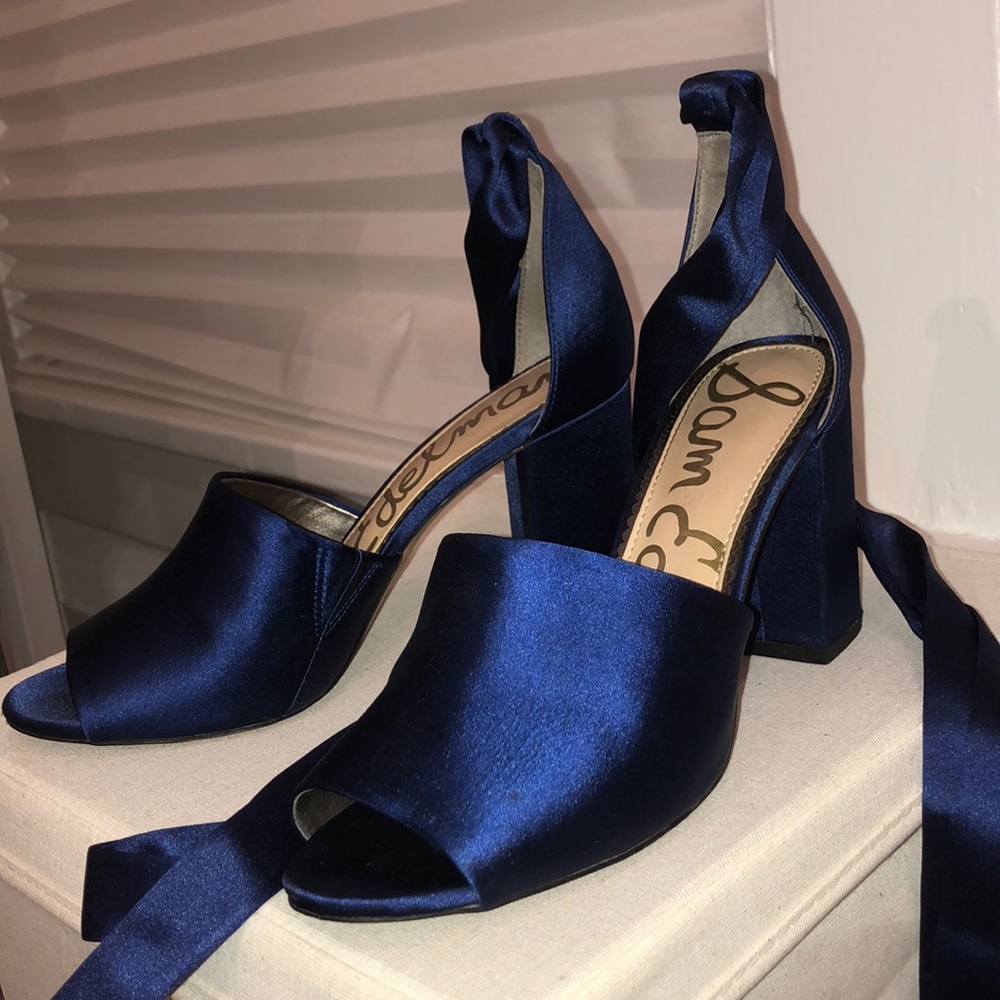 Navy Heels